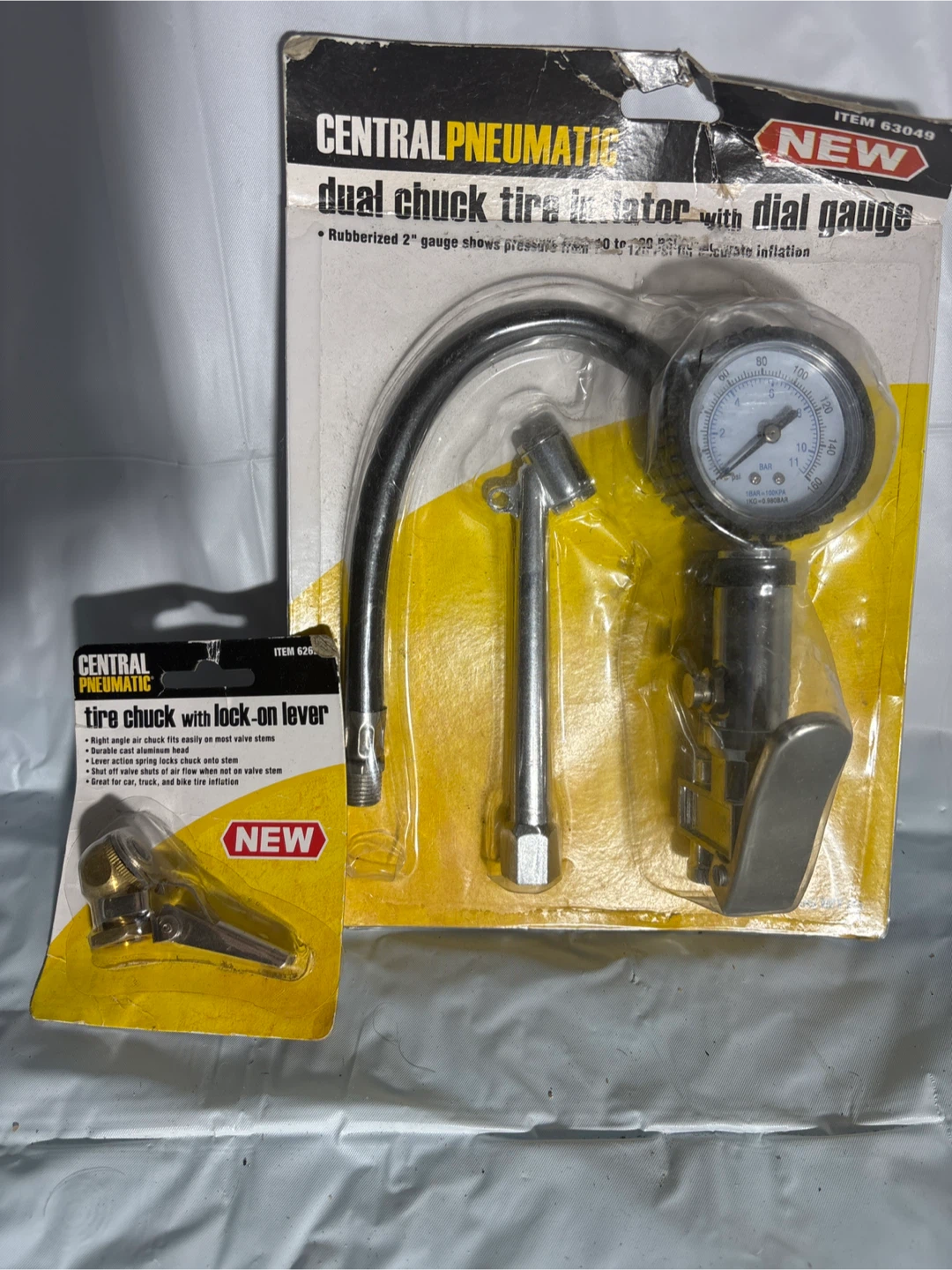Central Pneumatic Tire Chuck with Lock-On Lever