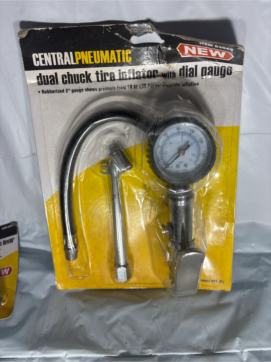 Central Pneumatic Tire Chuck with Lock-On Lever - photo 3