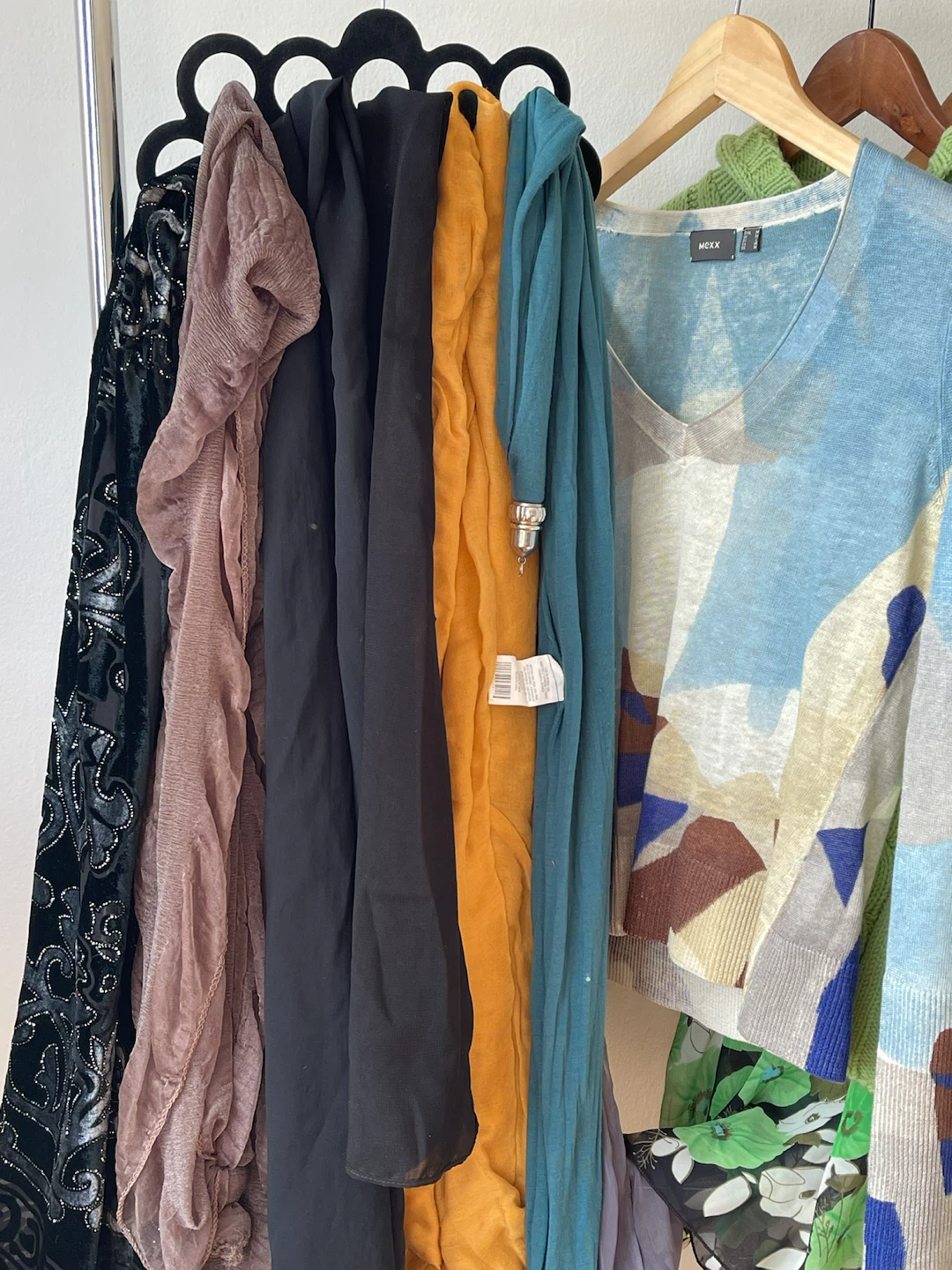 Women’s Large bundle - photo 3