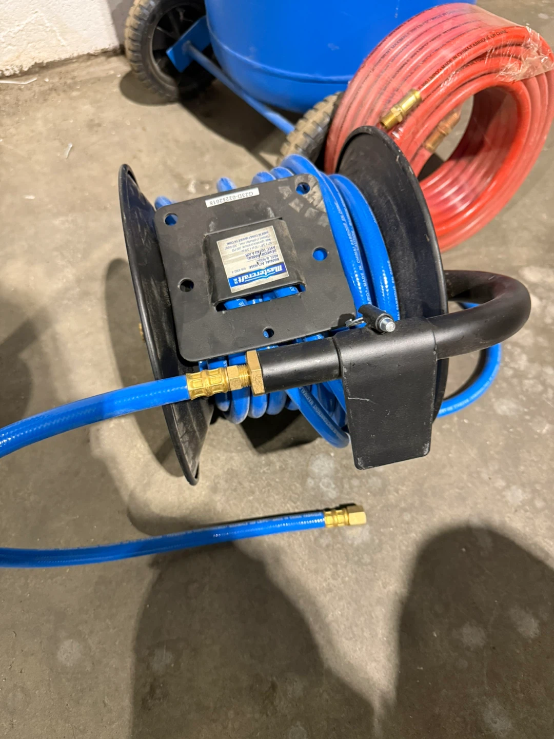 Mastercraft 20-Gal Air Compressor with Hoses - photo 3