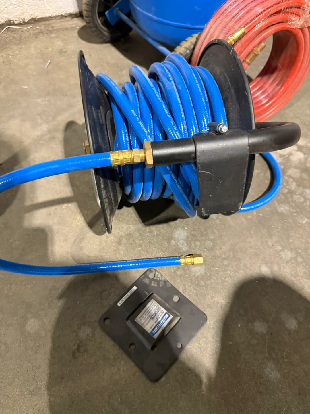 Mastercraft 20-Gal Air Compressor with Hoses - photo 4