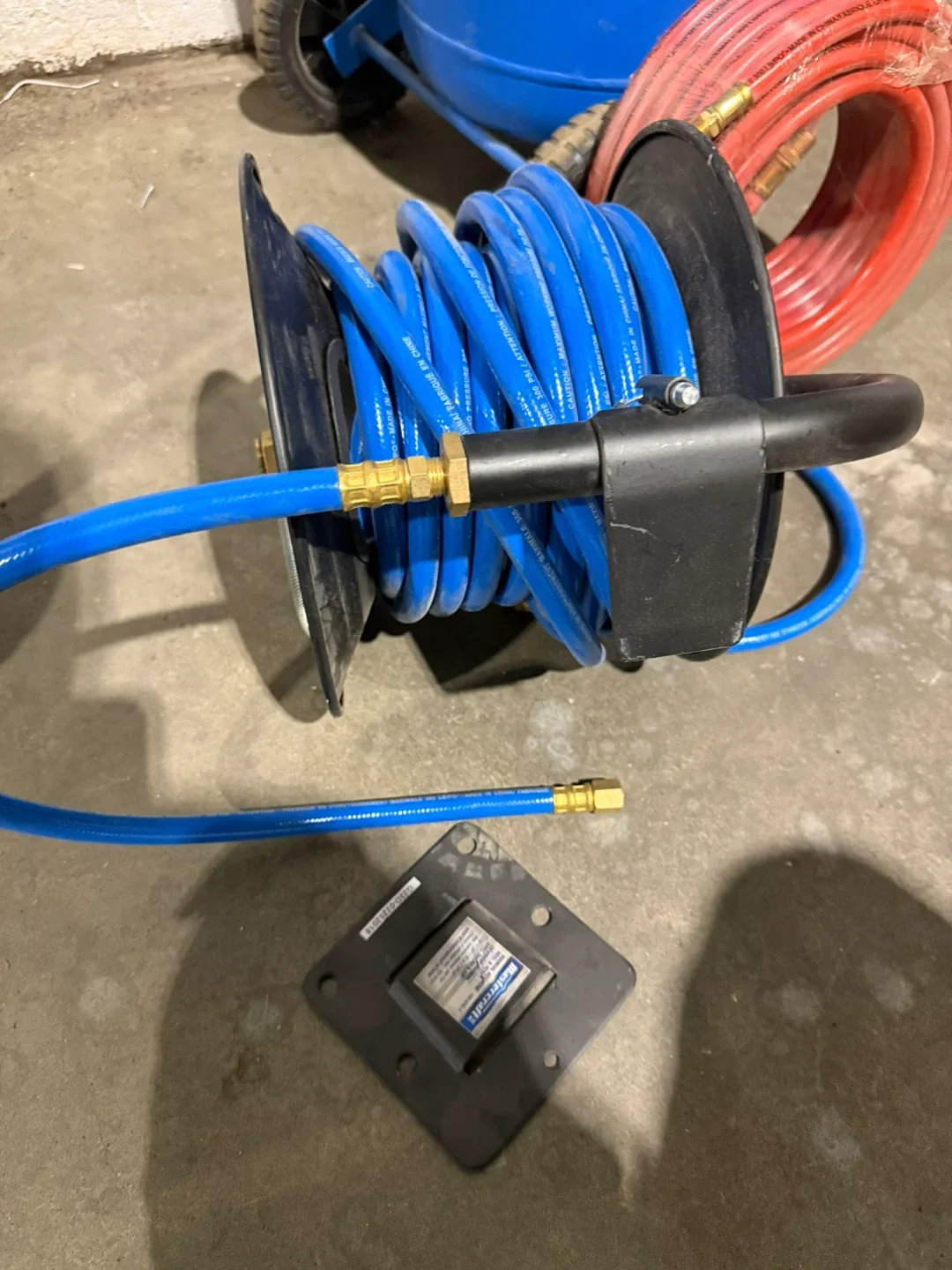 Mastercraft 20-Gal Air Compressor with Hoses - photo 4