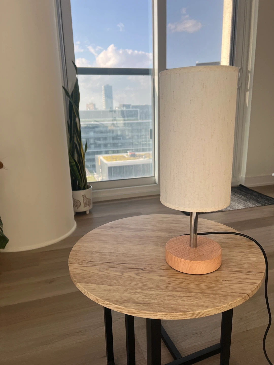 Table Lamp with USB Ports - photo 2