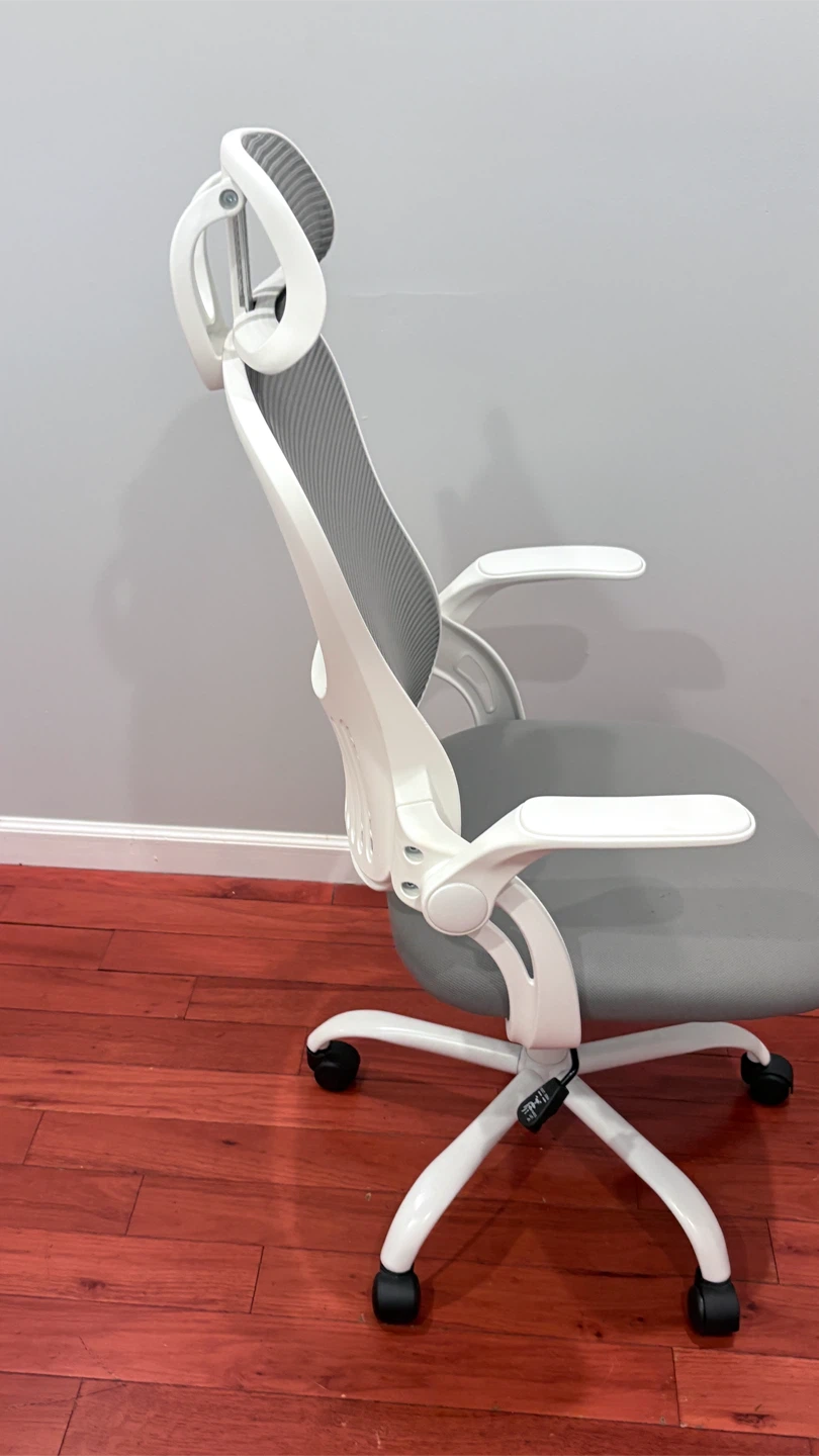 [PICK UP ONLY] Ergonomic Mesh Office Chair - White & Gray - photo 3