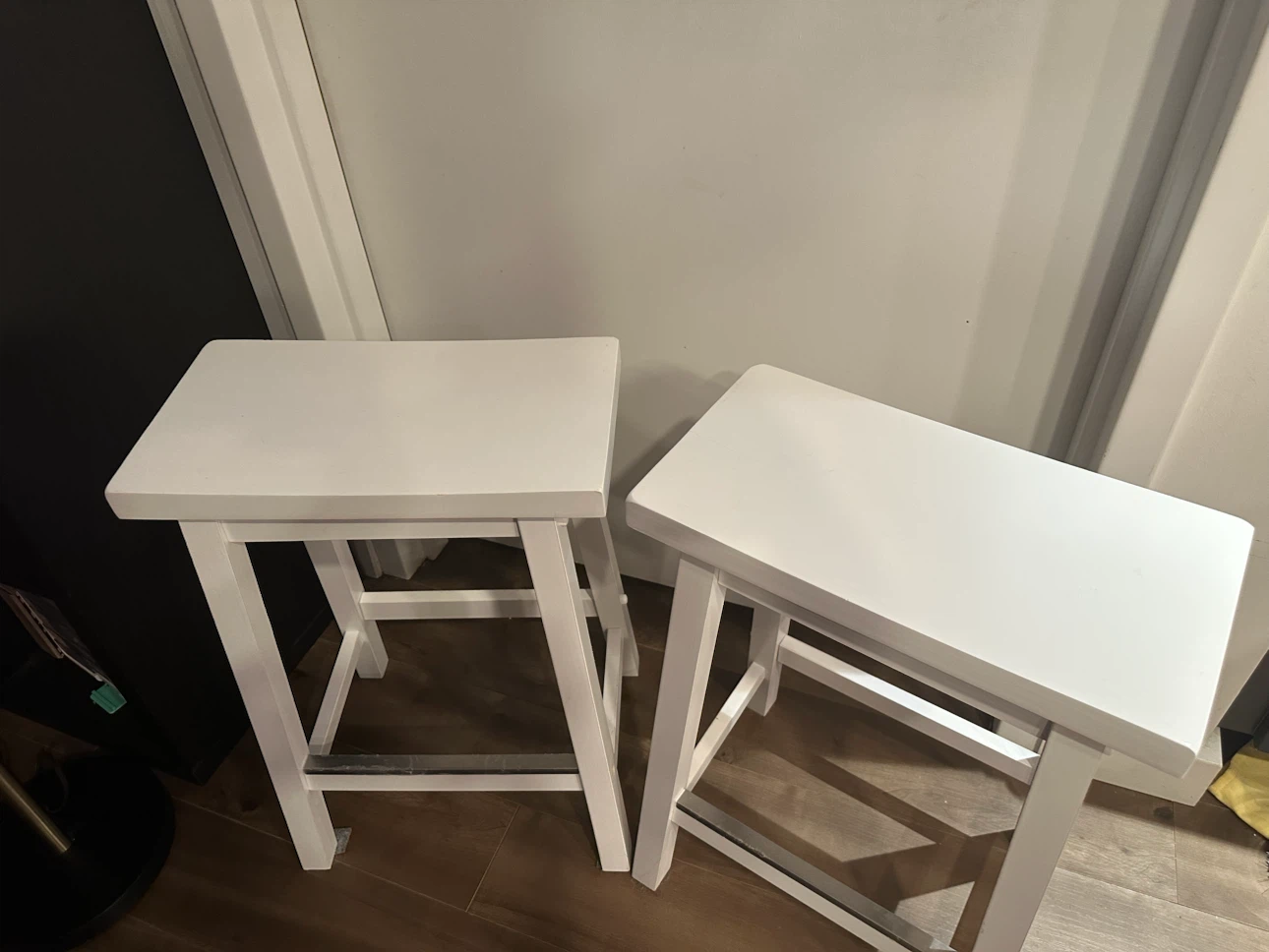 Set of 2 White Counter Height Stools - photo 2