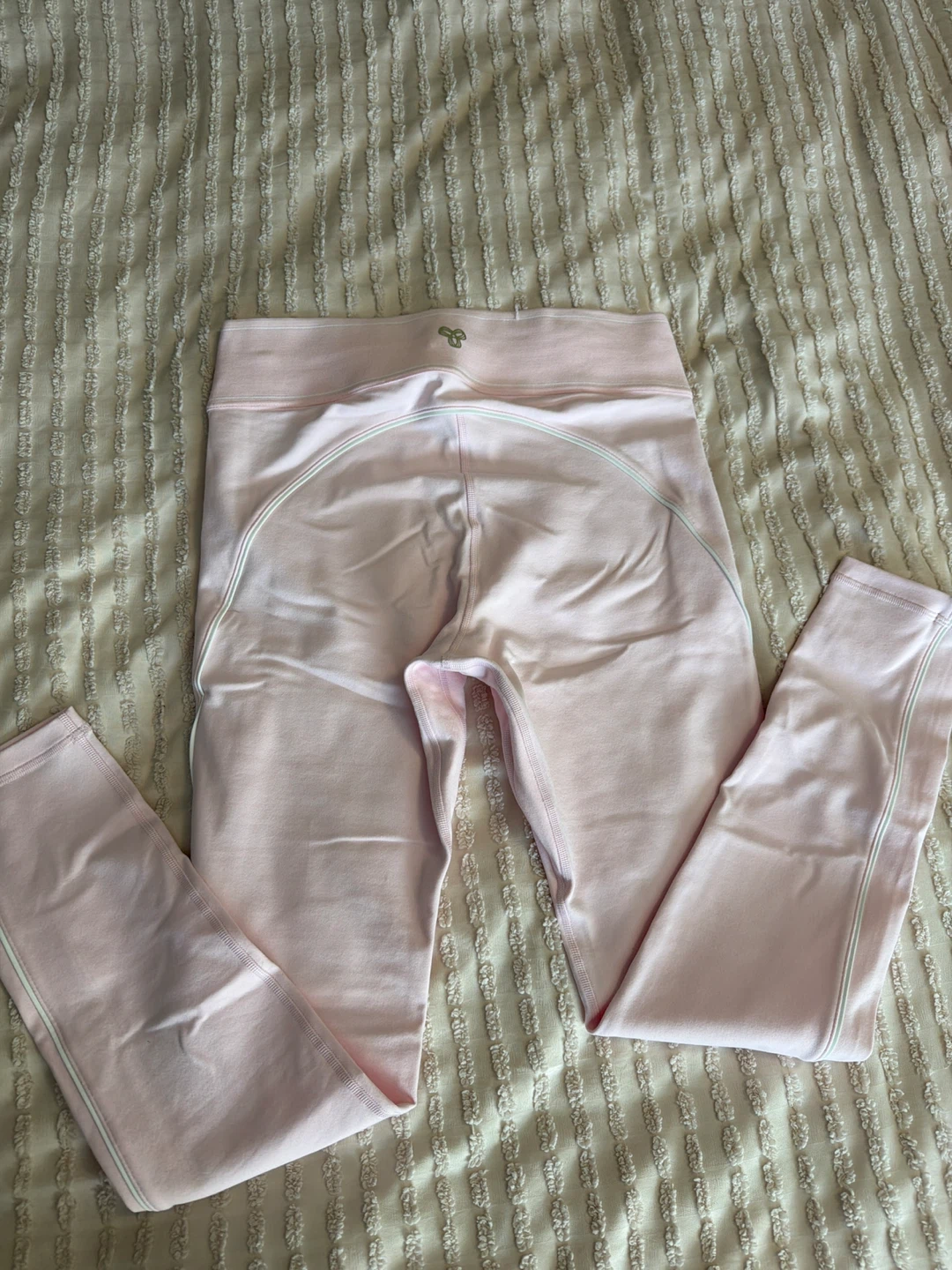 Aritzia Golden light pink athletic leggings size 8