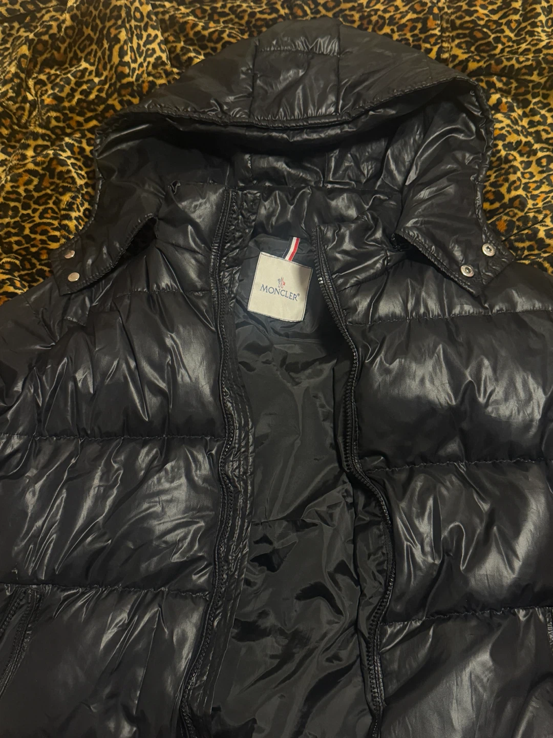 moncler black puffer jacket (rep)