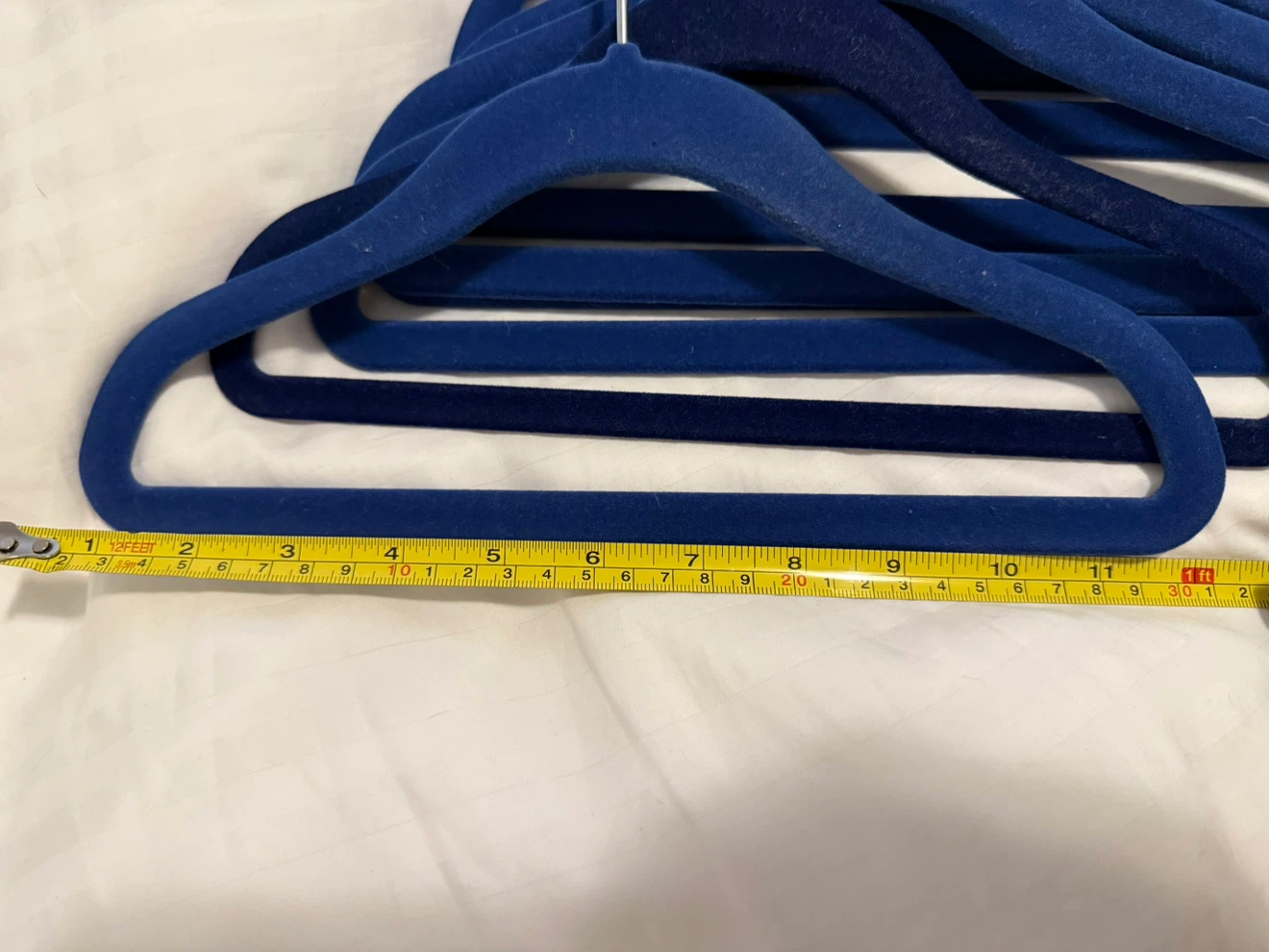 Set of velvet non-slip hangers (25 pieces) - photo 2