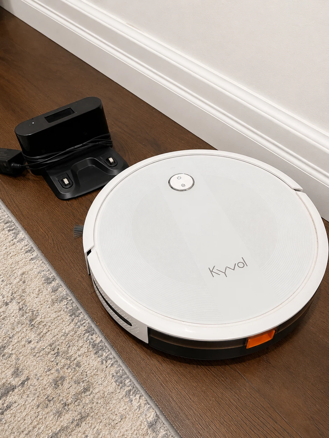 Kyvol Robot Vacuum + Charging Dock