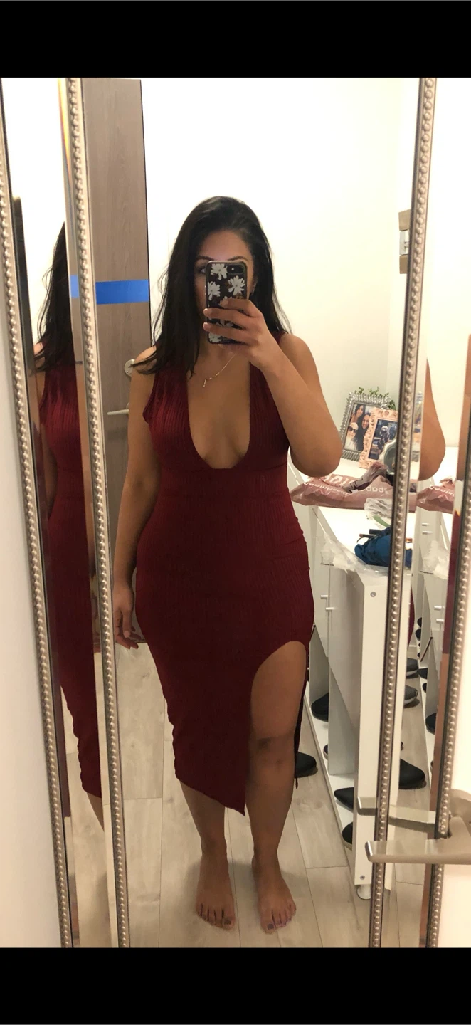 Maroon ribbed midi dress with side slit