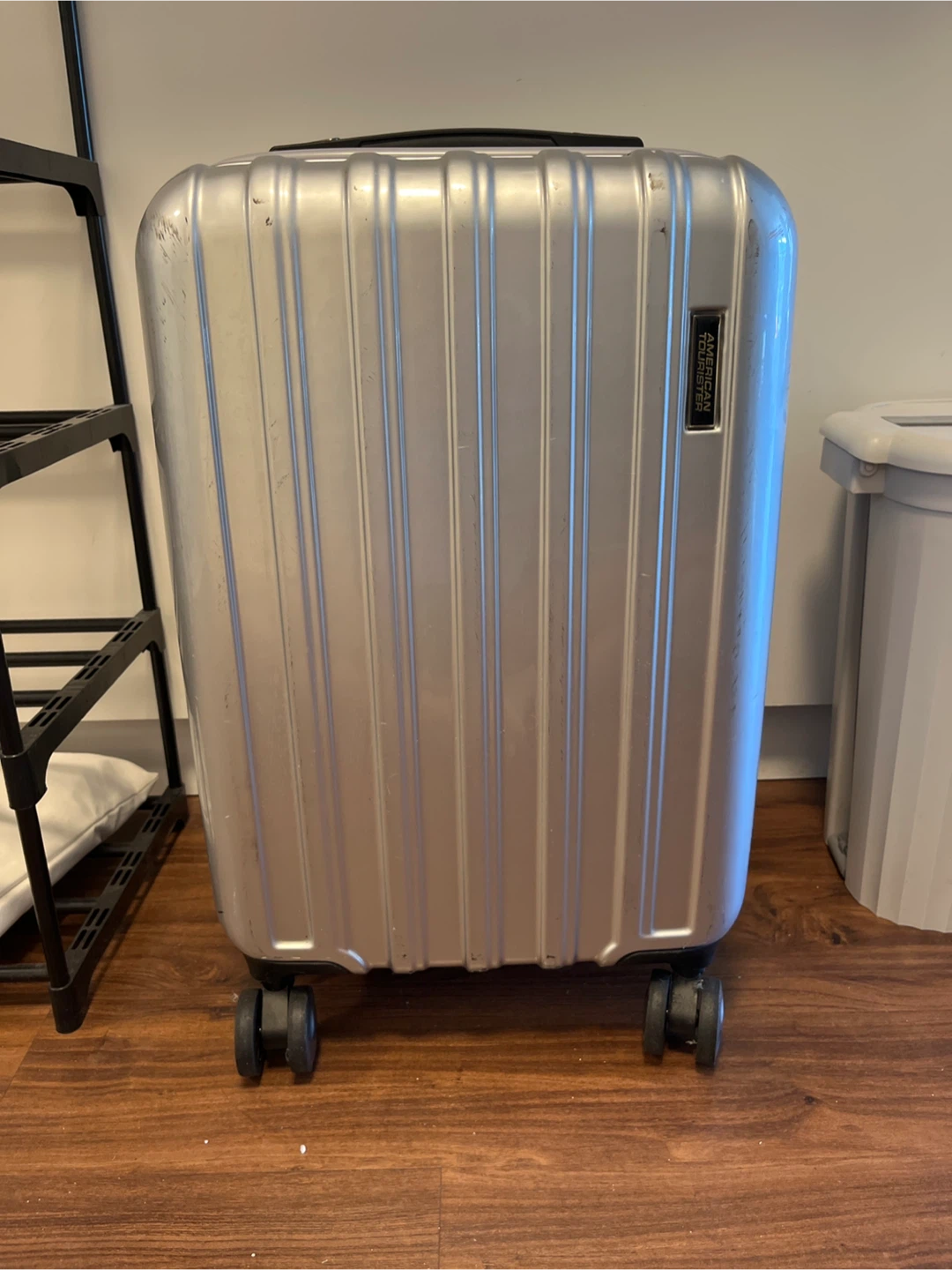 (-Aug30) 20“ American Tourister Silver Hardside Luggage