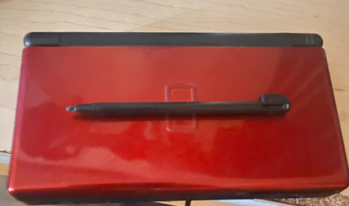 Nintendo DS Lite Red - Includes 6 Games and Charger