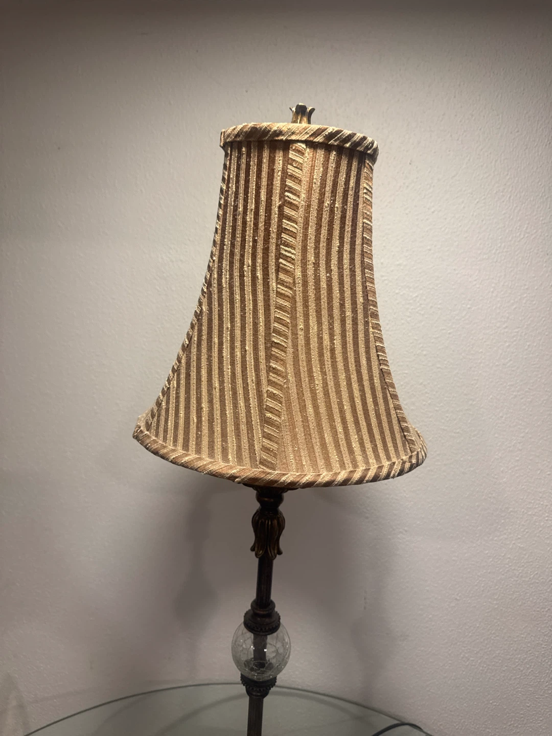Table Lamp with Decorative Base - photo 5