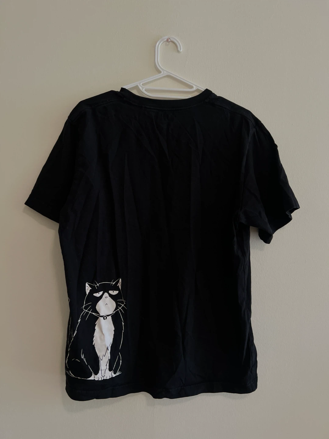 Uniqlo UT Black Cat Pocket T-shirt - photo 2