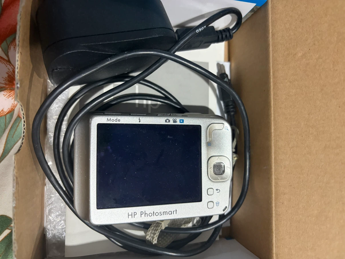 HP Photosmart R837 Digital Camera with Charger - photo 2