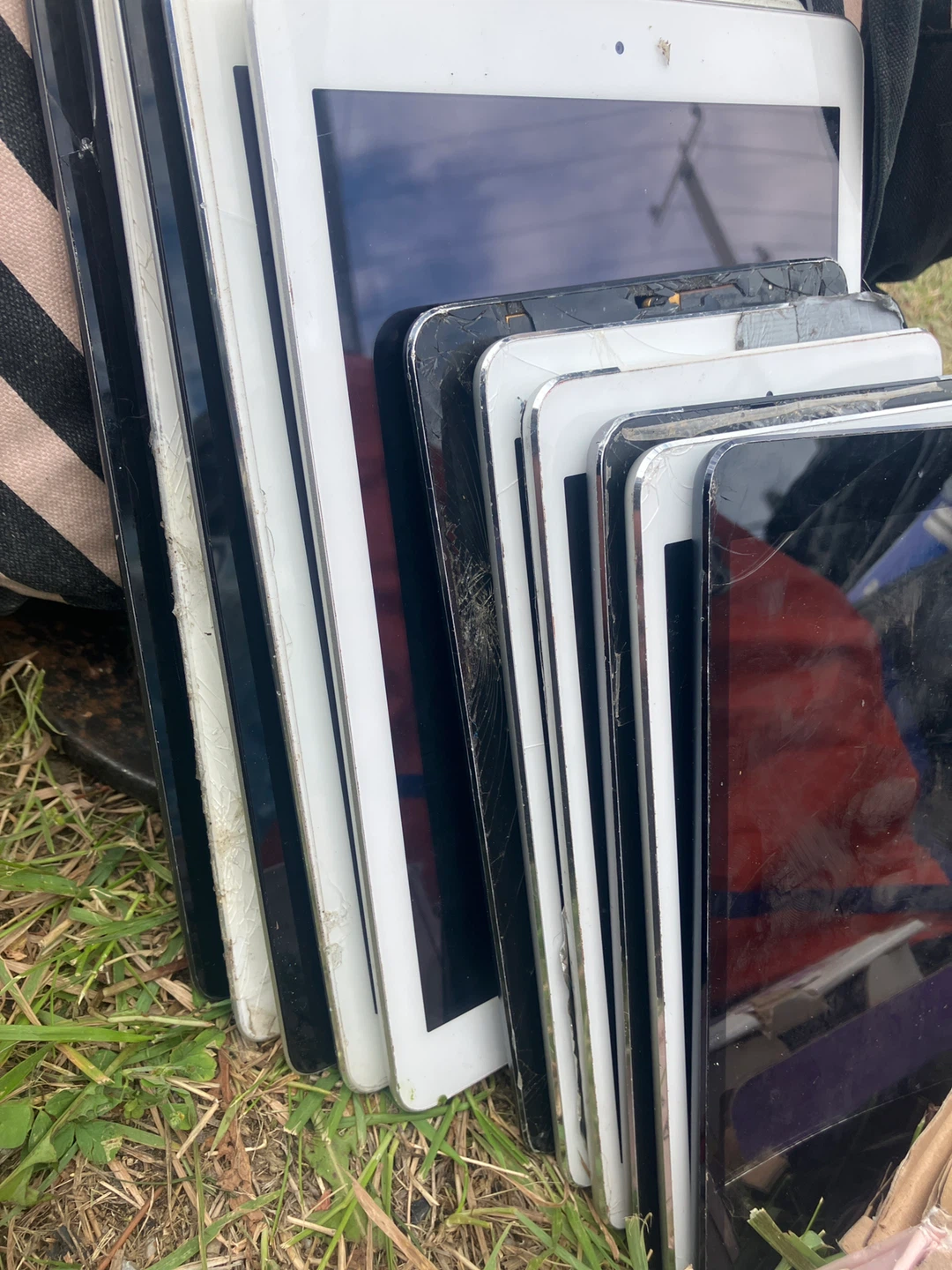 Bundle of iPads for Parts or Repair - photo 2