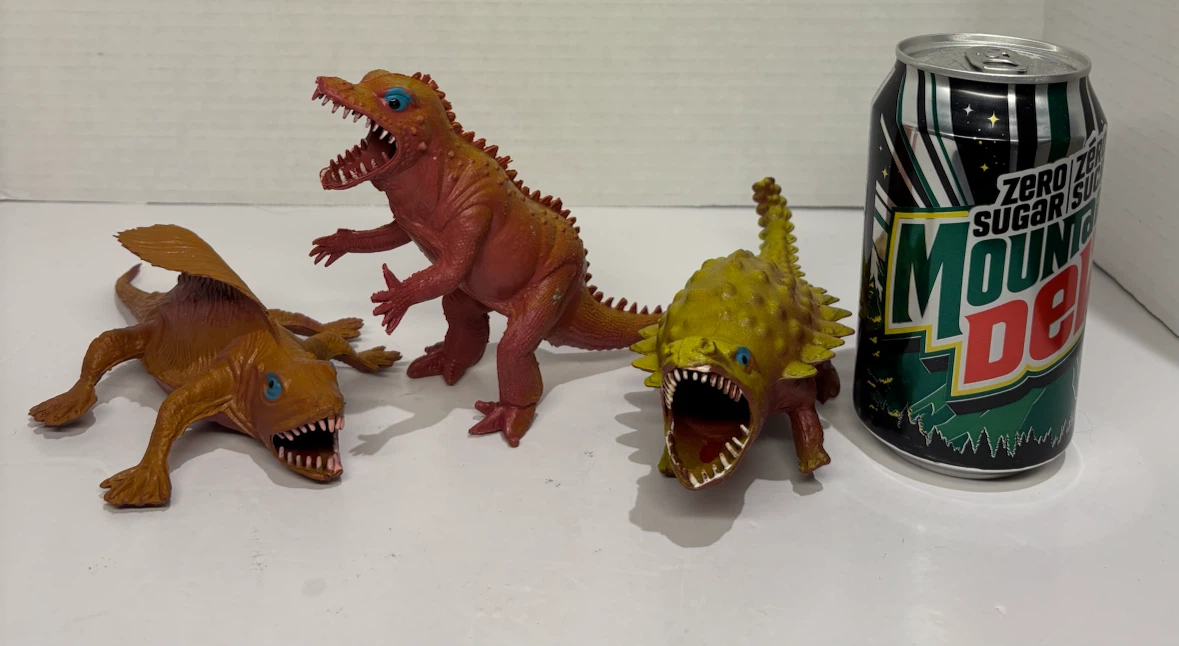 VinyLot of 3 Toy Dinosaurs Made in Hong Kong - photo 2