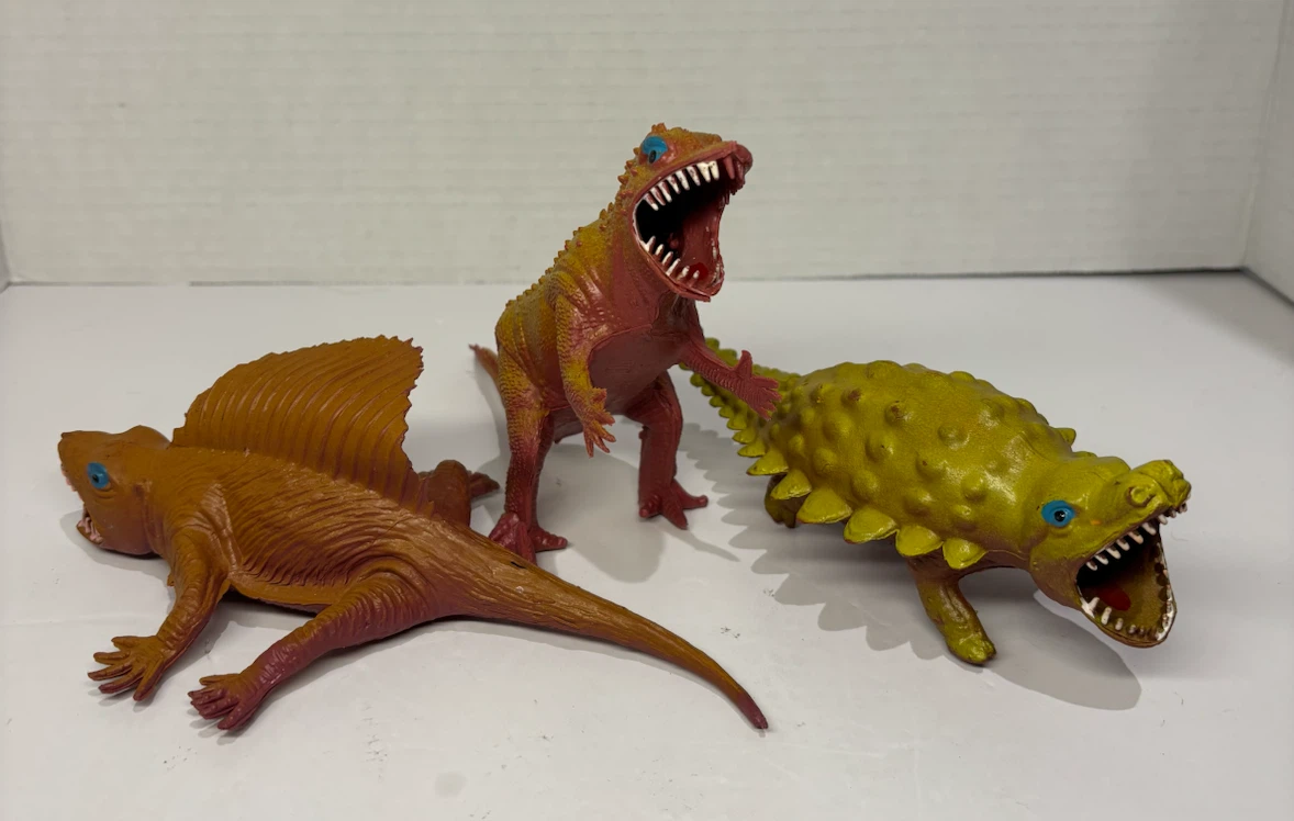 VinyLot of 3 Toy Dinosaurs Made in Hong Kong - photo 3