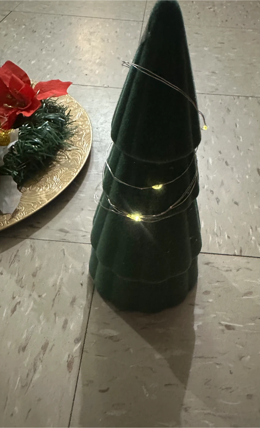 Christmas Themed Table Decor - Snow Globe & Tree - photo 3