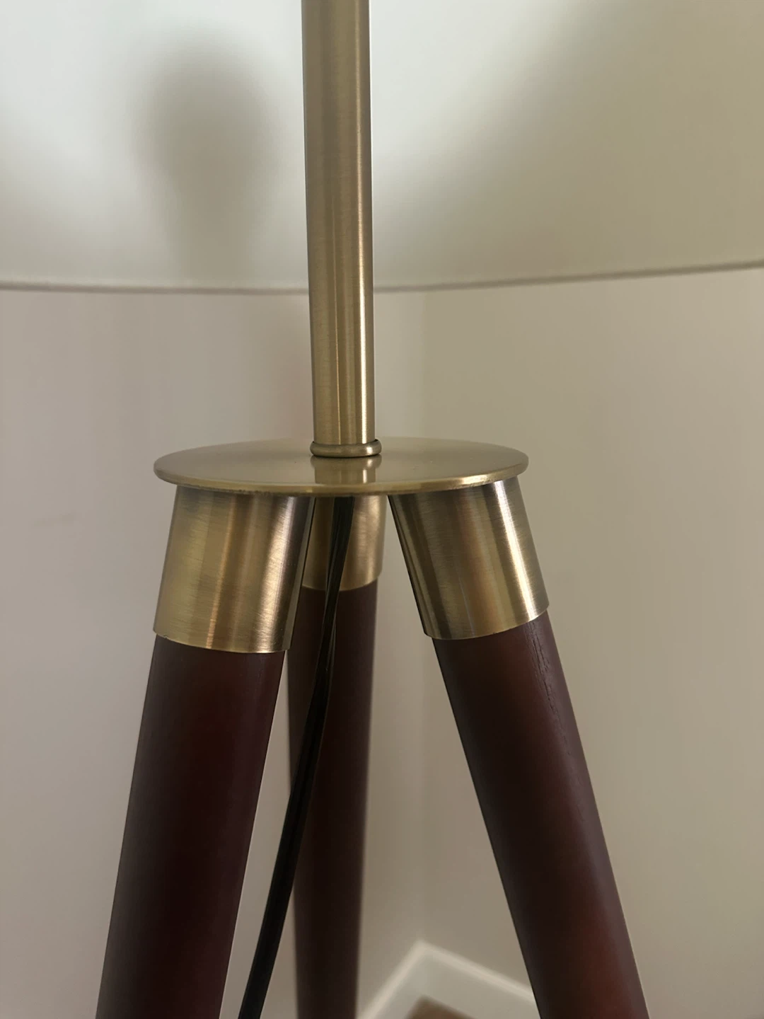 Mid-Century Modern Tripod Floor Lamp – Walnut & Antique Brass - photo 5