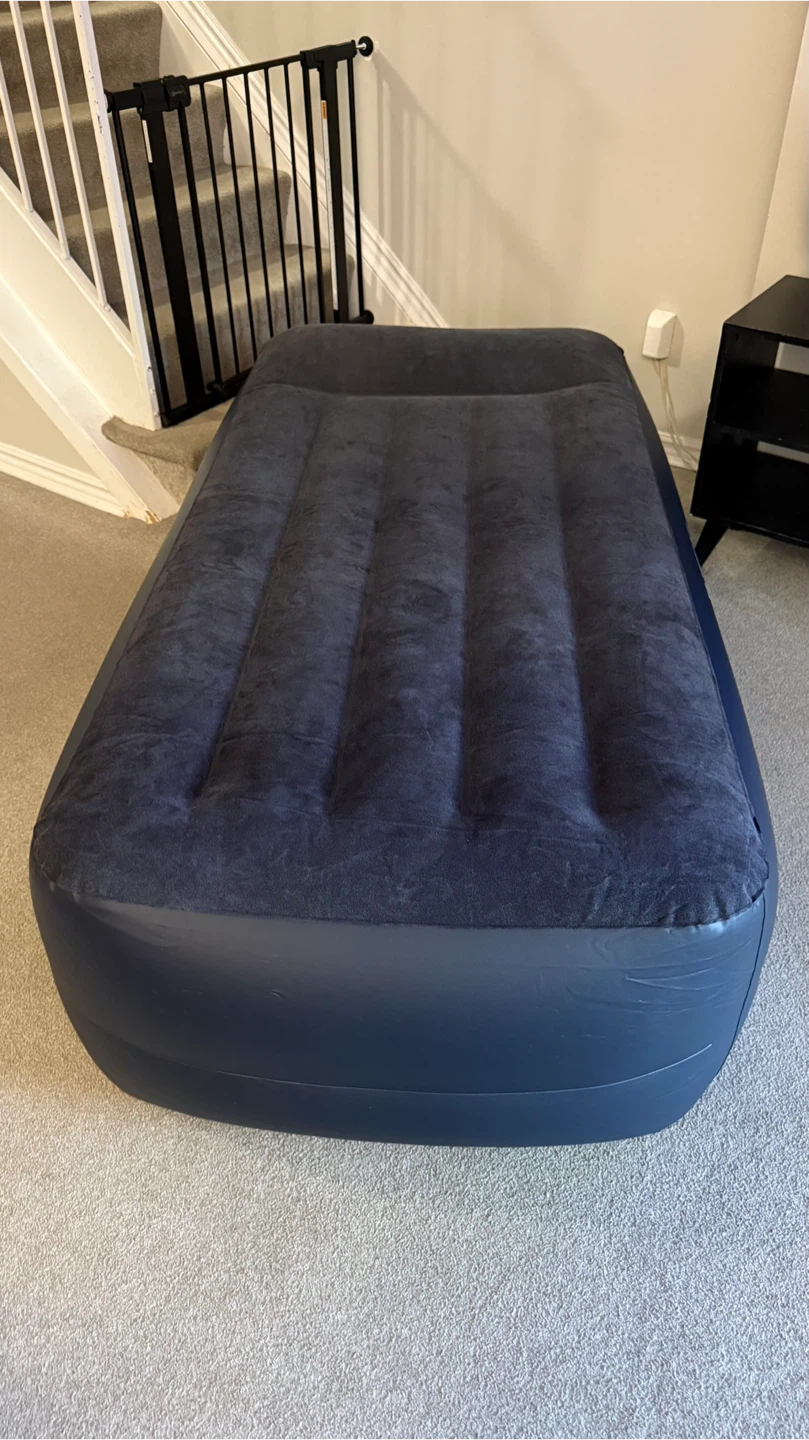 NEW 16” Twin Airbed, Built-in Electric Pump & Pillow - photo 2