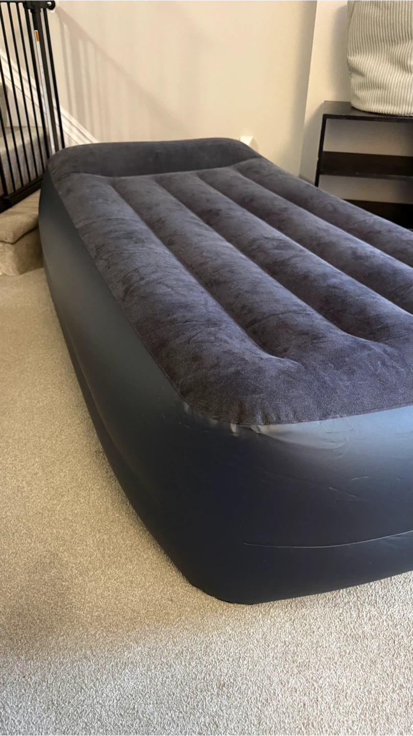 NEW 16” Twin Airbed, Built-in Electric Pump & Pillow - photo 3
