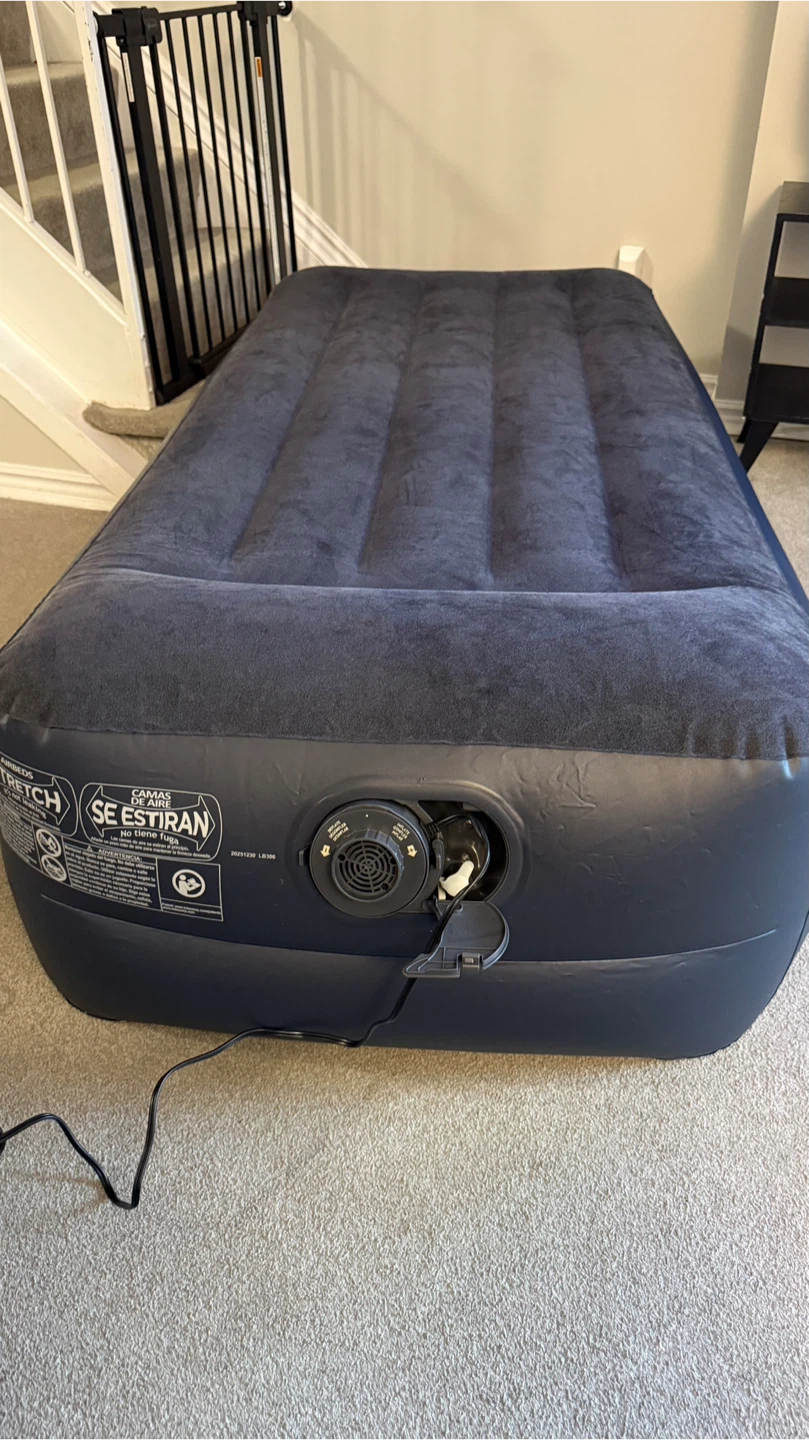 NEW 16” Twin Airbed, Built-in Electric Pump & Pillow - photo 5