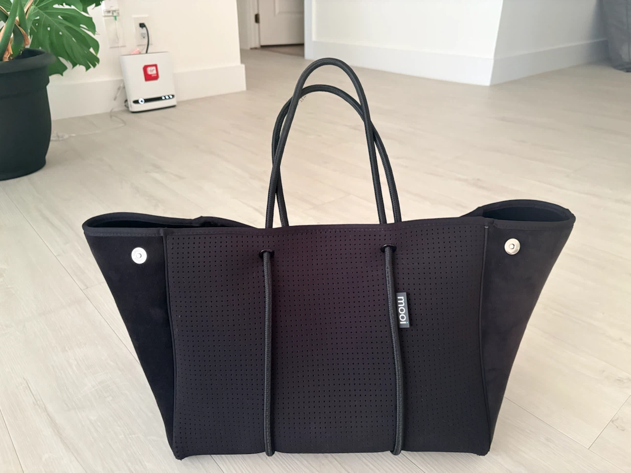 Black Mooi Neoprene Tote Bag