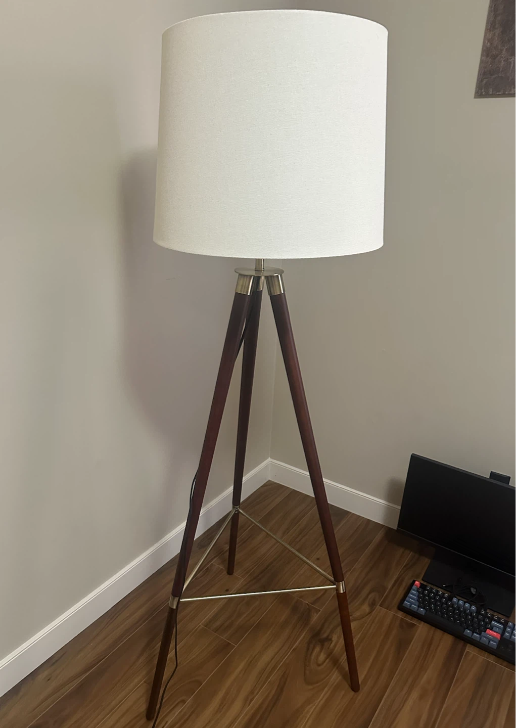 Mid-Century Modern Tripod Floor Lamp – Walnut & Antique Brass - photo 3