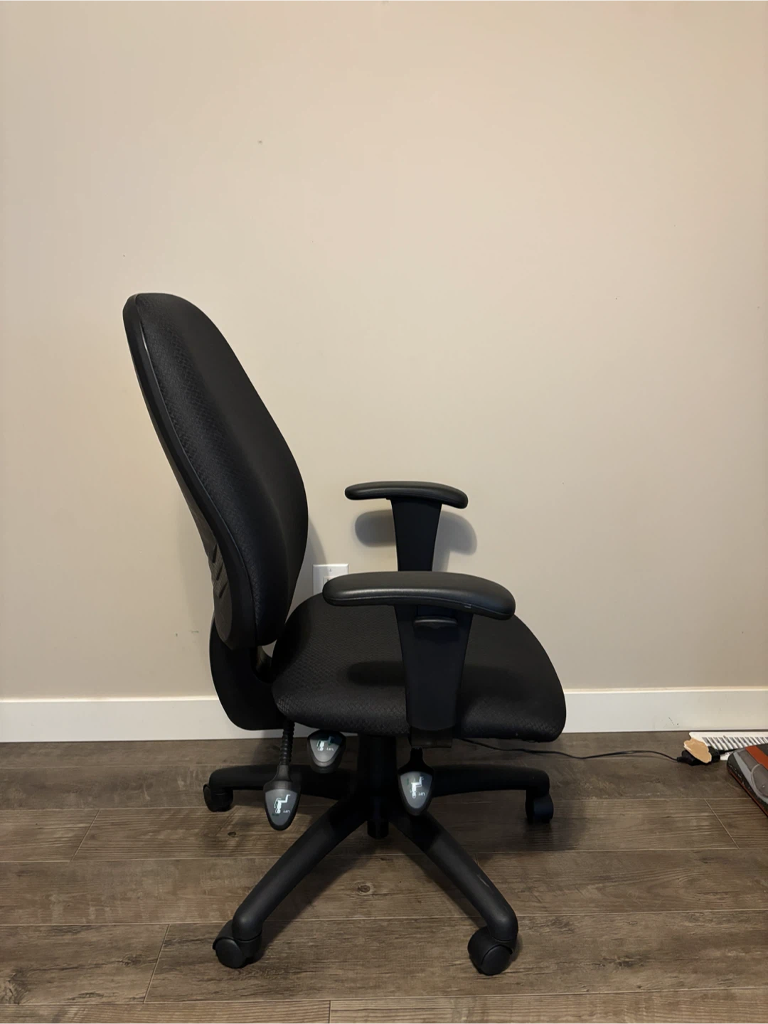 Black Office Chair with Adjustable Height - photo 2
