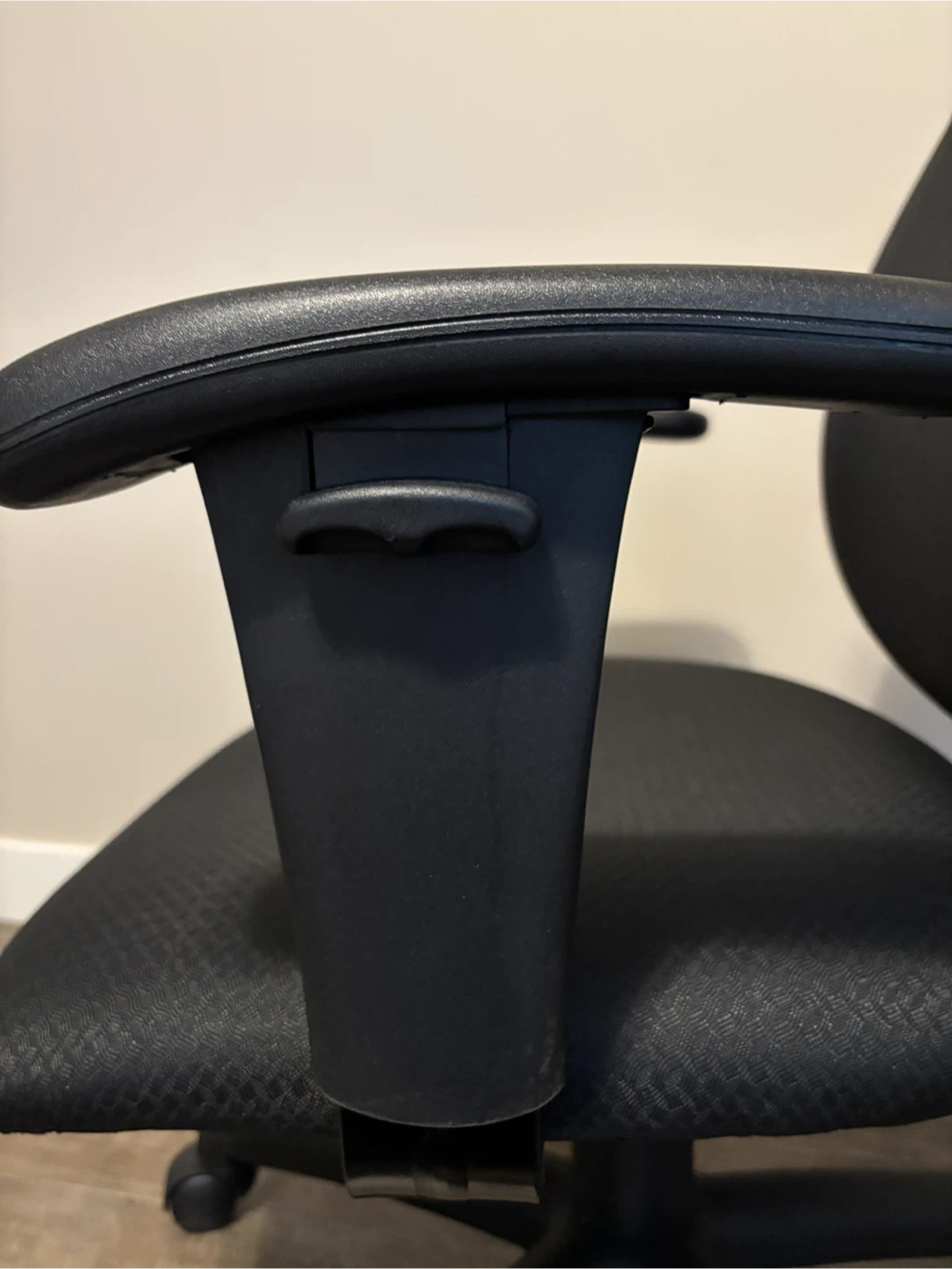 Black Office Chair with Adjustable Height - photo 5