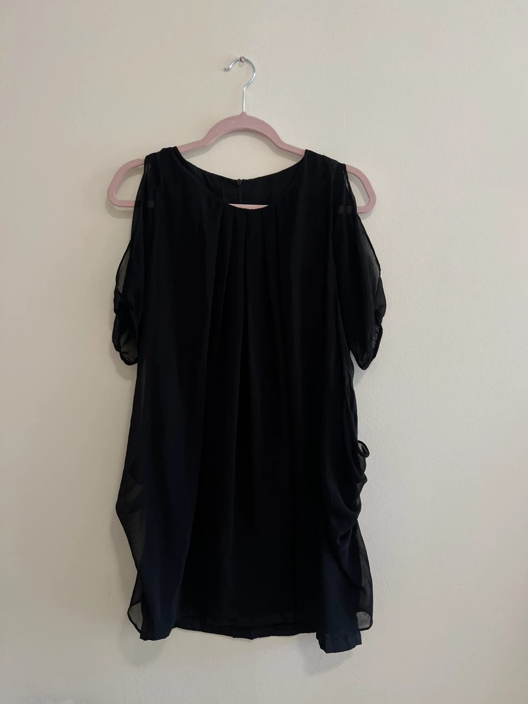 Black cold shoulder pleated mini dress