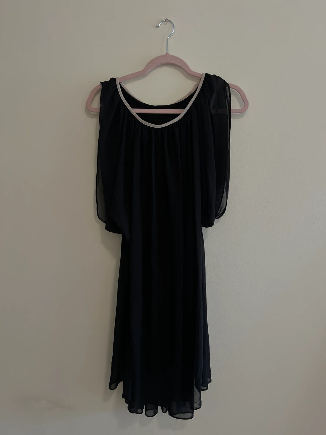Black sleeveless chiffon midi dress