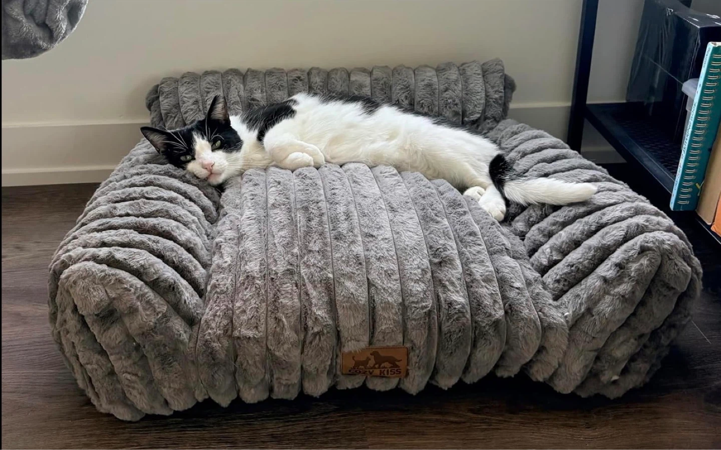 COZY KISS Cat Bed Faux Fur Sofa - photo 4
