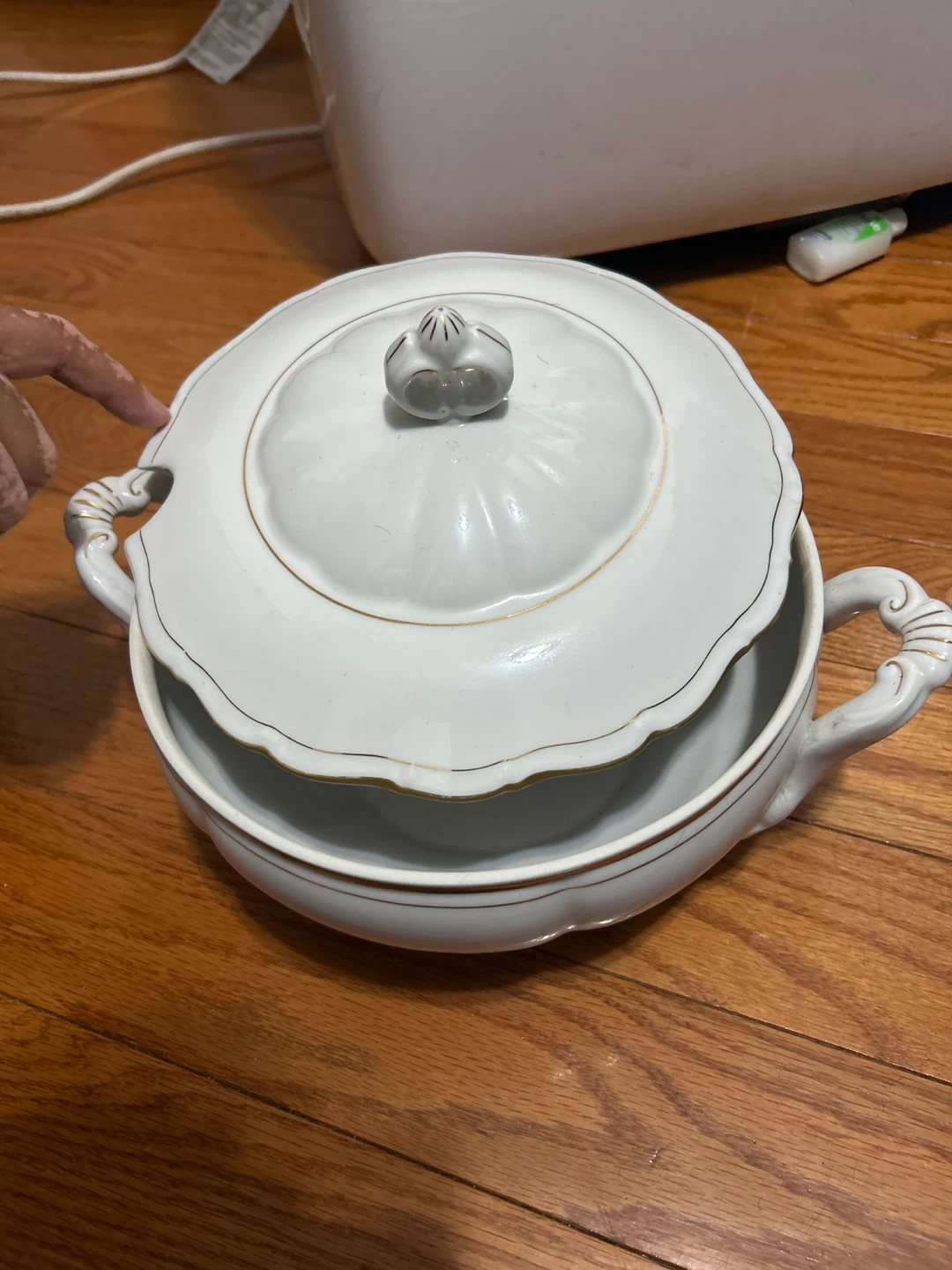 White Ceramic Soup Tureen with Gold Trim - photo 3