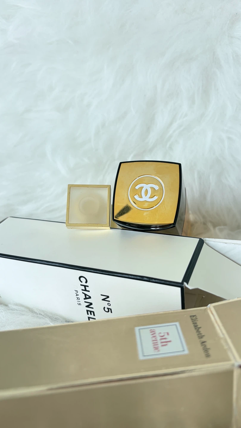 2004 Chanel No. 5 and Elizabeth Arden 5th Avenue Perfume Set - photo 5