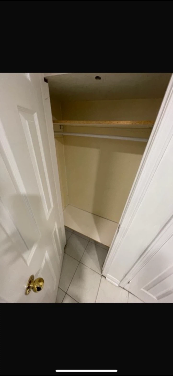 Empty closet with shelf and hanging rod - photo 5
