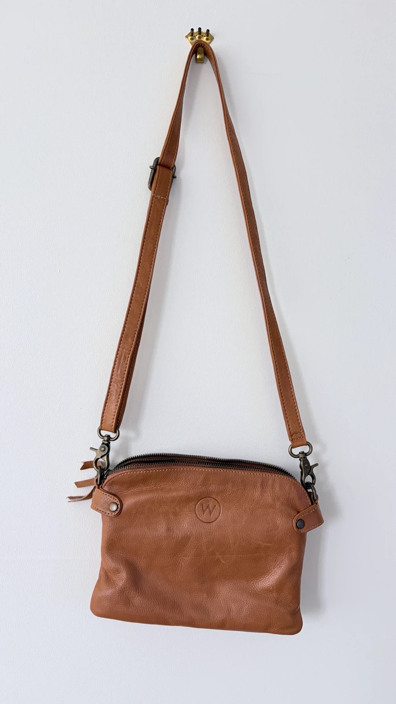 Wanderers tan leather crossbody bag