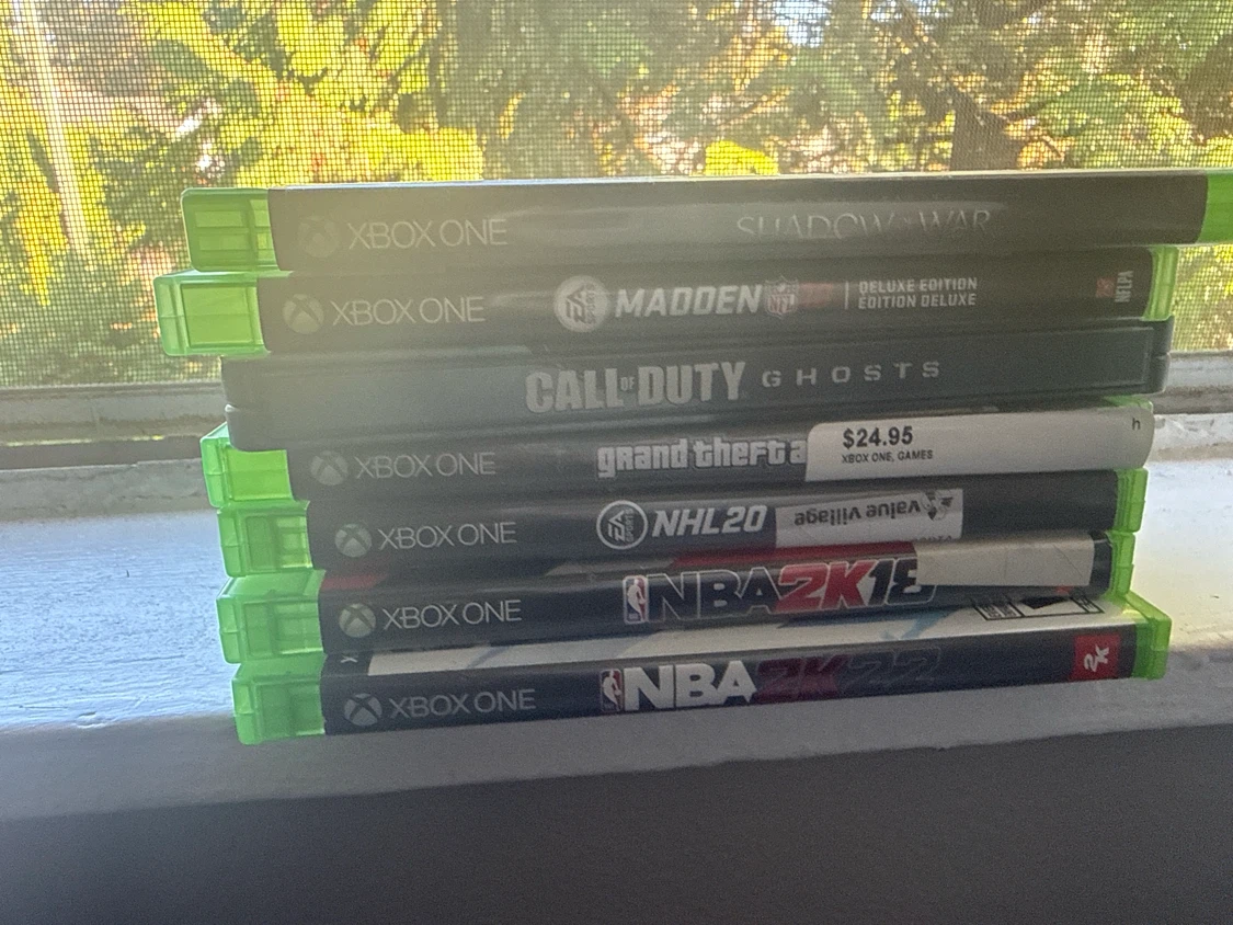 Xbox One Console Bundle with Games and Controller - photo 3