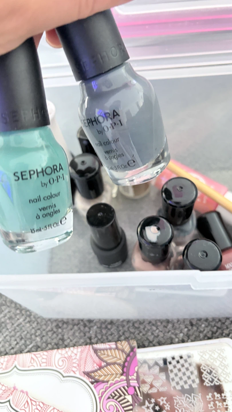 Nail polish and art kit with organizer