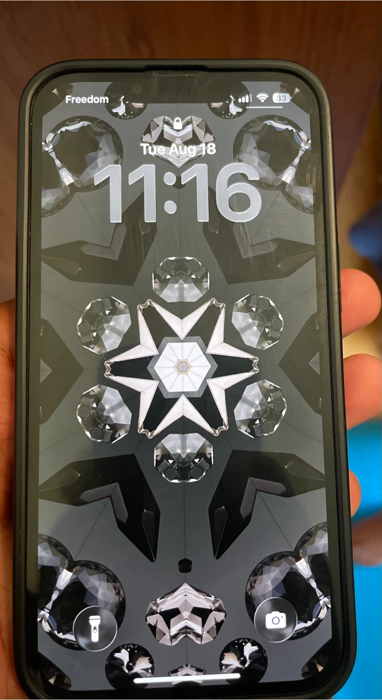 iPhone 13 - photo 2