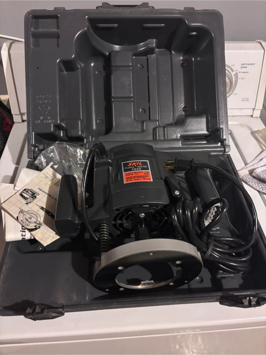 SKIL Plunge Router 1835 with Case