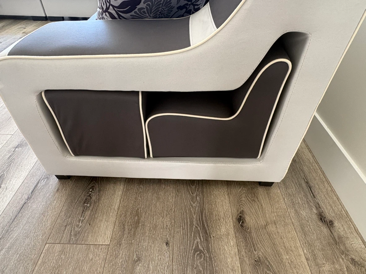 Large Sectional Sofa with Built-in Console - photo 5