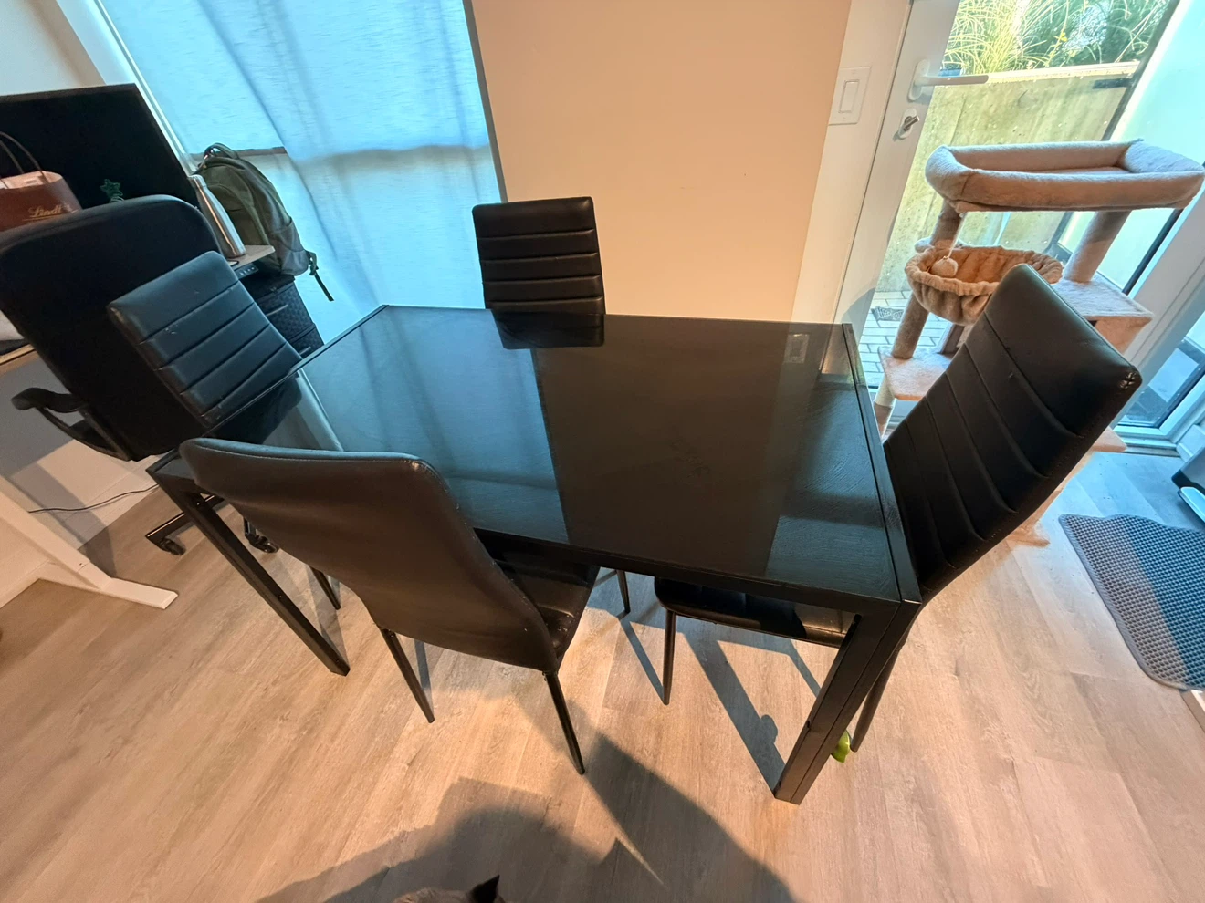 Black glass top dining table with four chairs - photo 5