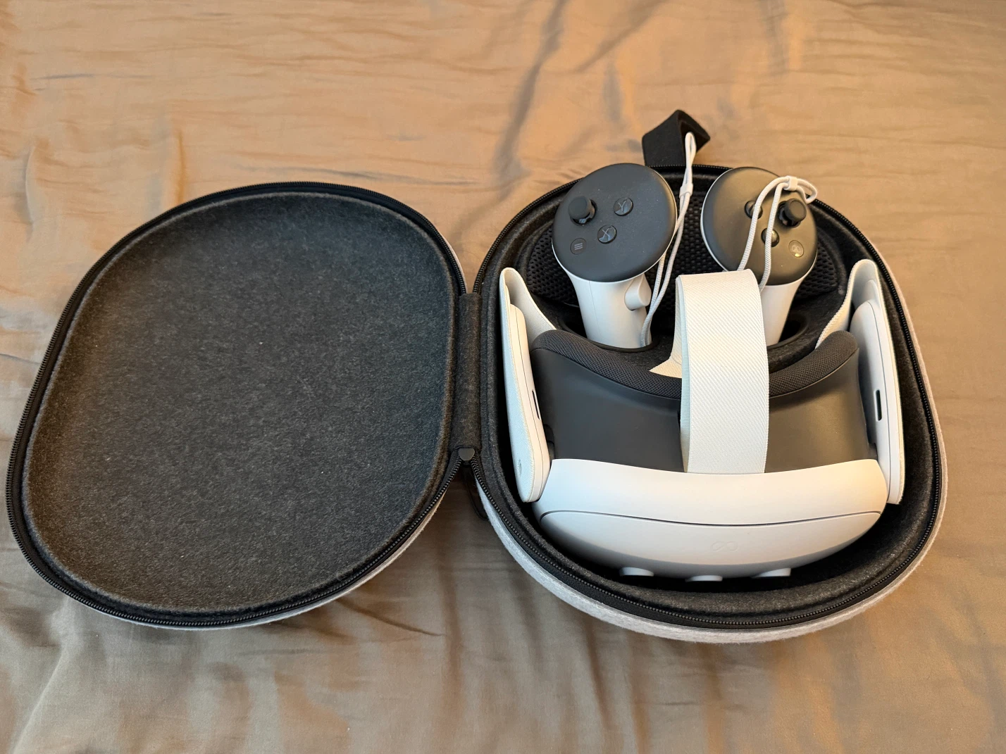 Meta Quest 3 (512 GB) with Carrying Case