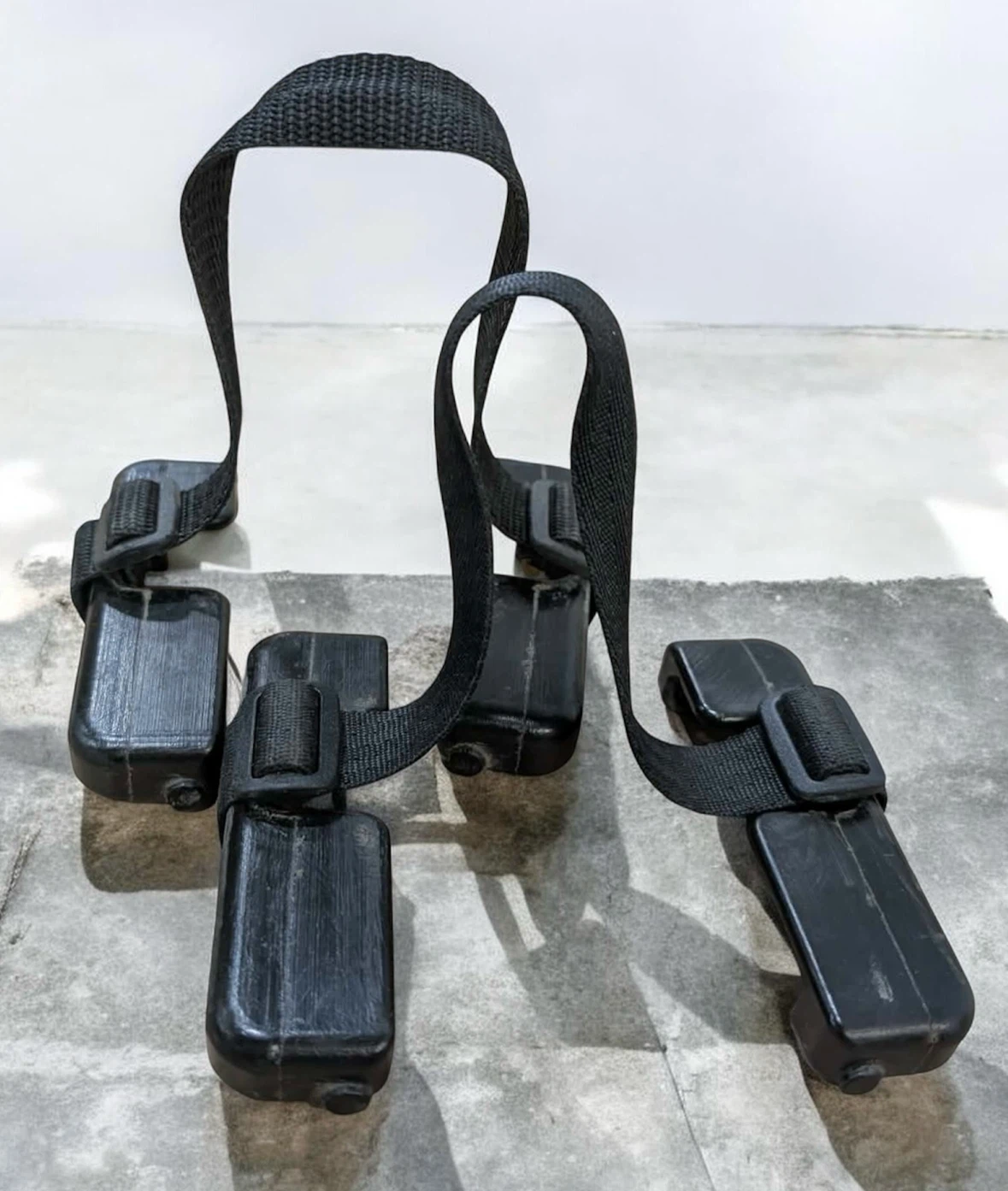 Pair of Dual Latch connectors guc