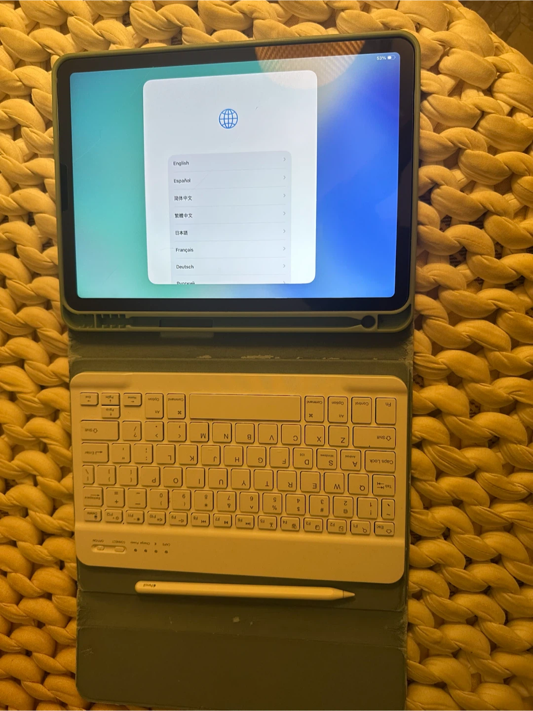 11” iPad Air 64gb + Apple Pencil + Case and Keyboard - photo 2