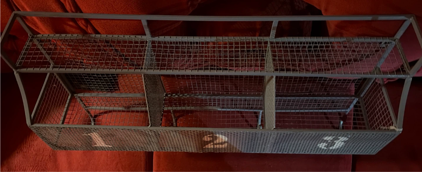Wire storage shelf with 3 compartments and hooks - photo 3