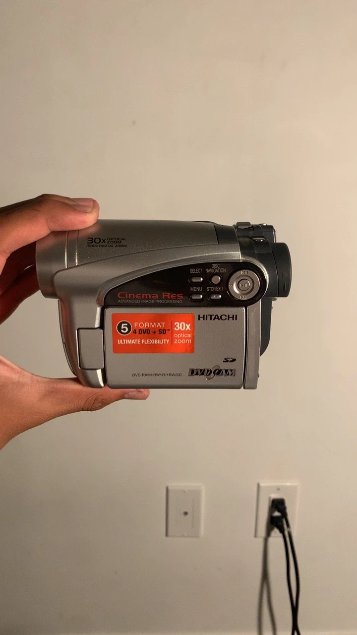 Hitachi DVD Ultravision Camcorder - photo 2
