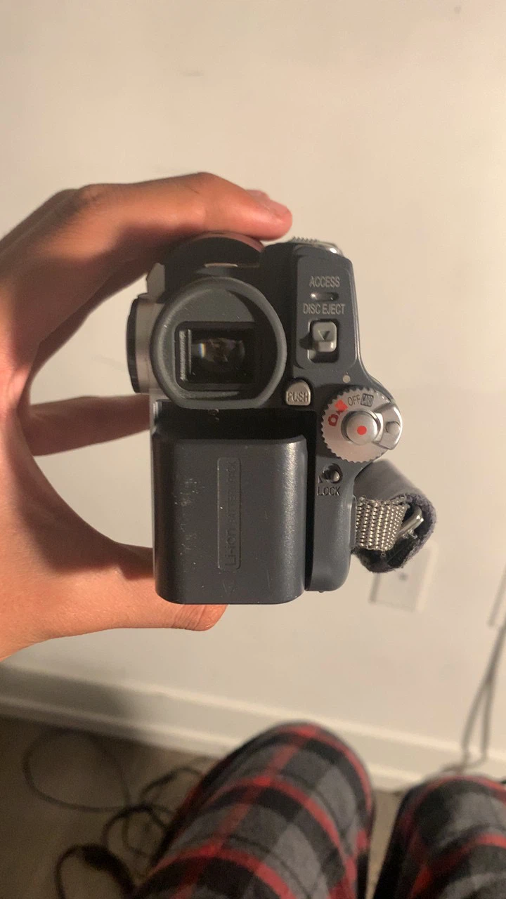 Hitachi DVD Ultravision Camcorder - photo 3